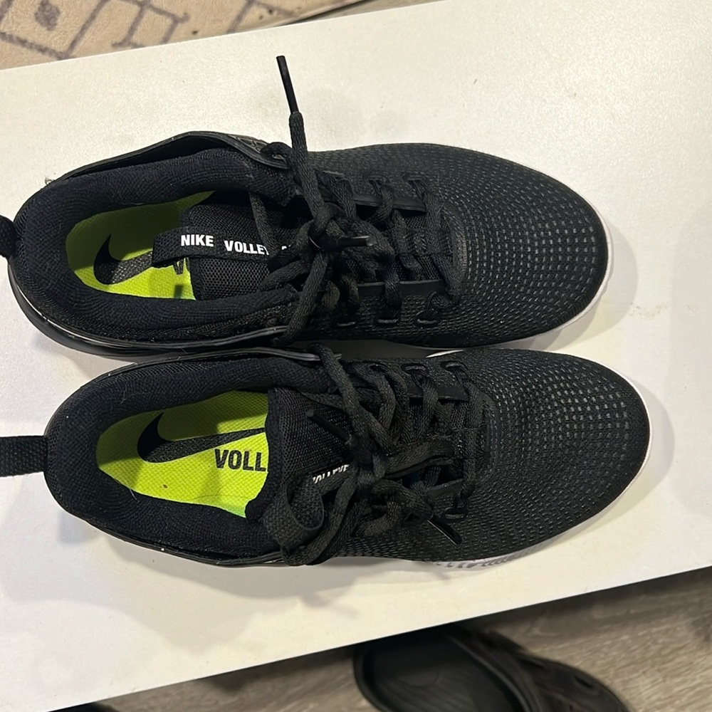 Women’s Nike sneakers size 7